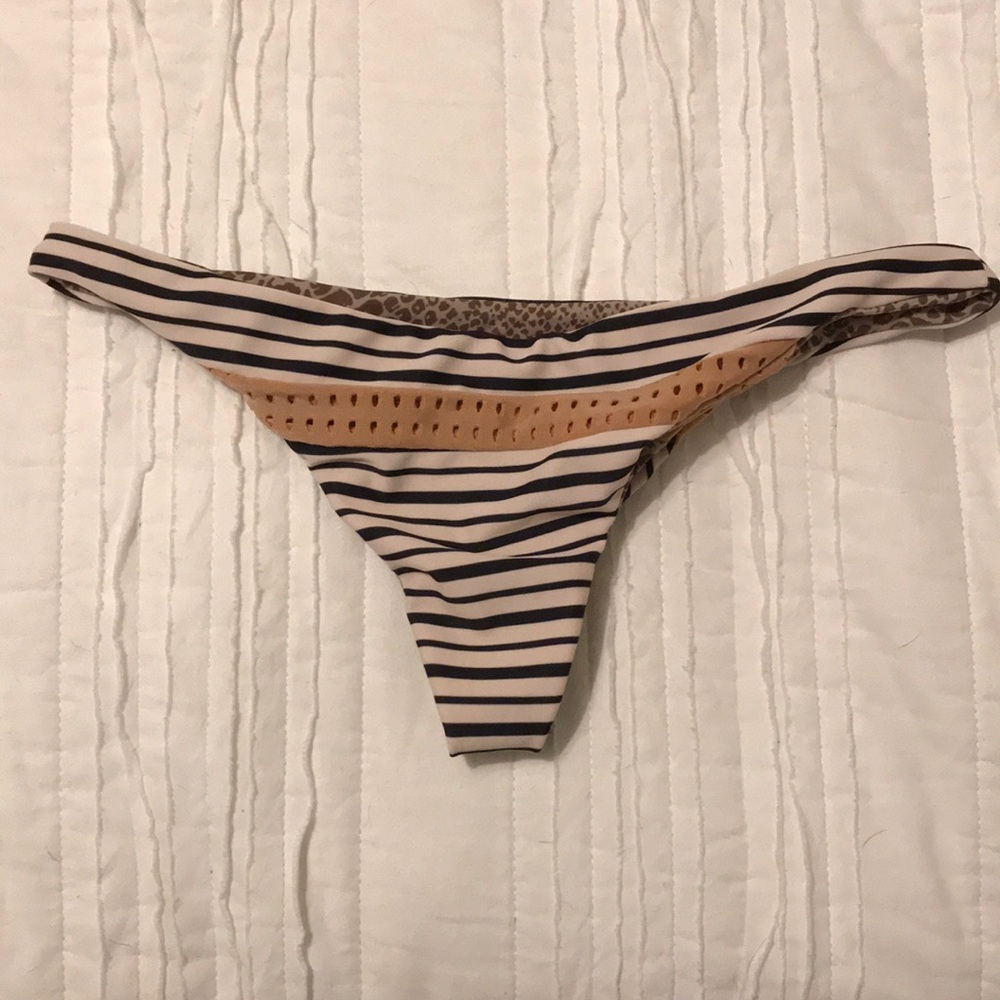 Acacia Classic Stripe Pavils Bottom